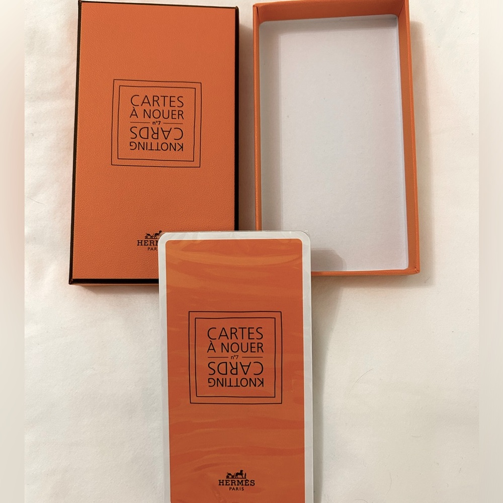 Hermès knotting cards